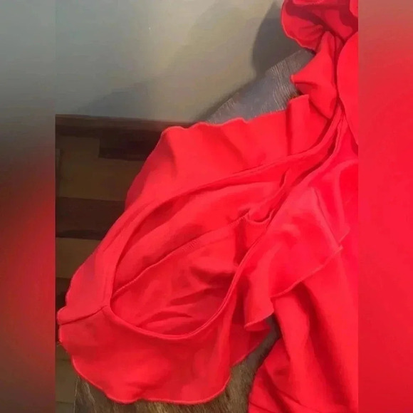 Venus cold shoulder with a ruffle, a-line. Size: XL - Picture 9 of 15